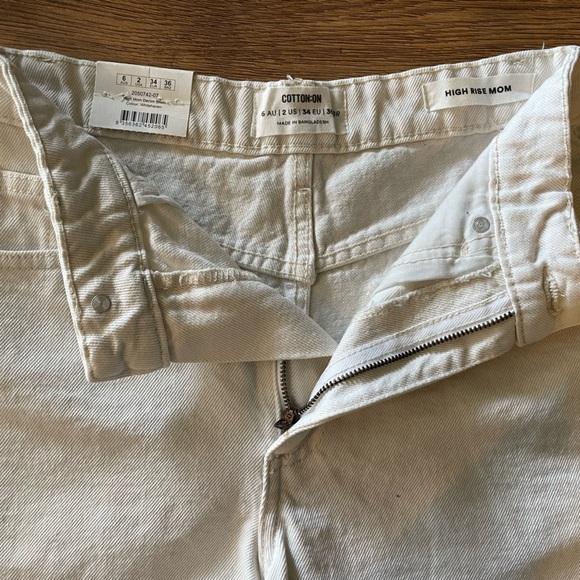 NEVER WORN Cotton On Denim Shorts - Picture 3 of 3